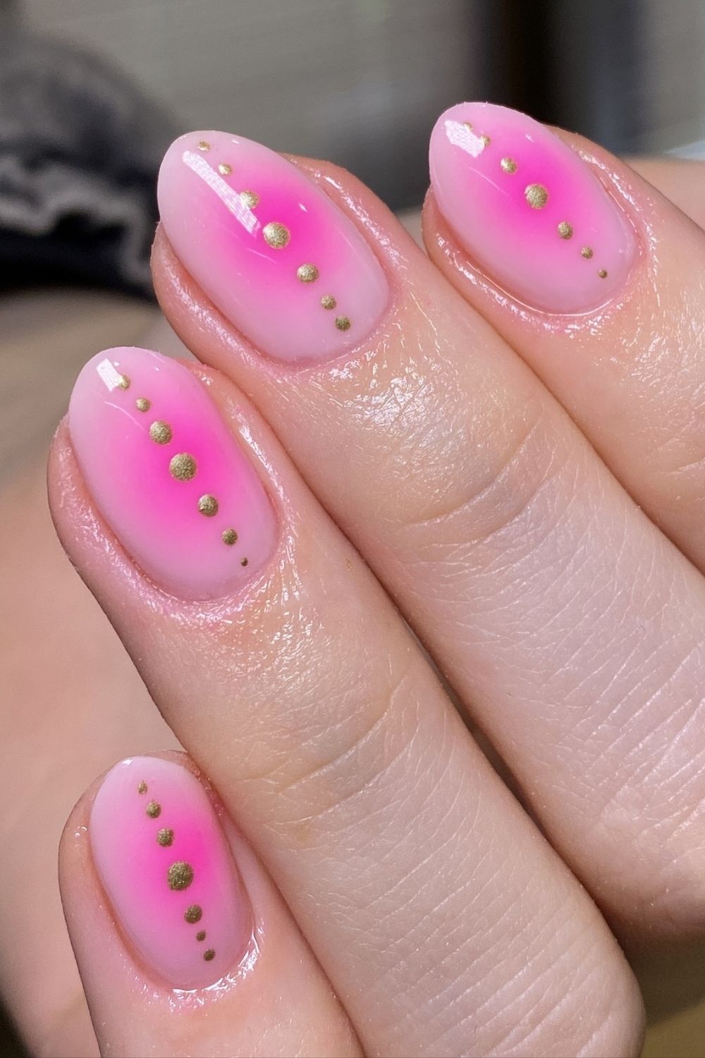 Pink Gradient Dots