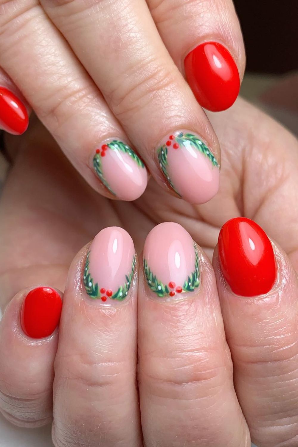 Holly Wreath French Tips