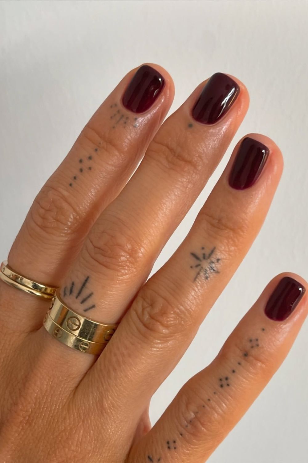 Sleek Burgundy Finish