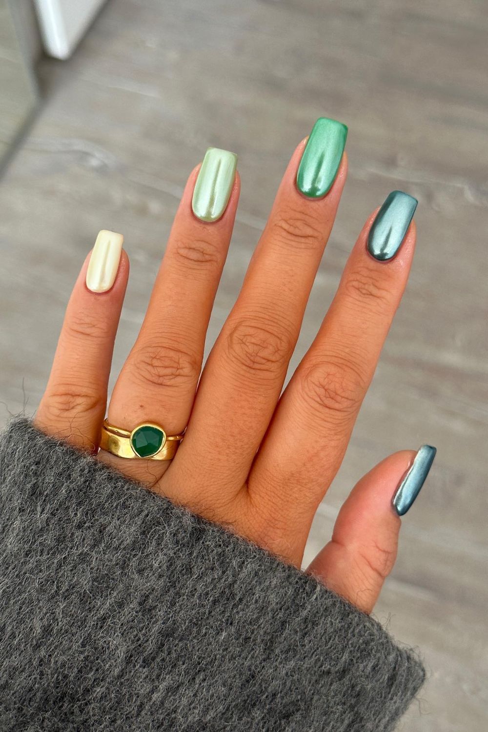 Gradient Green Nails