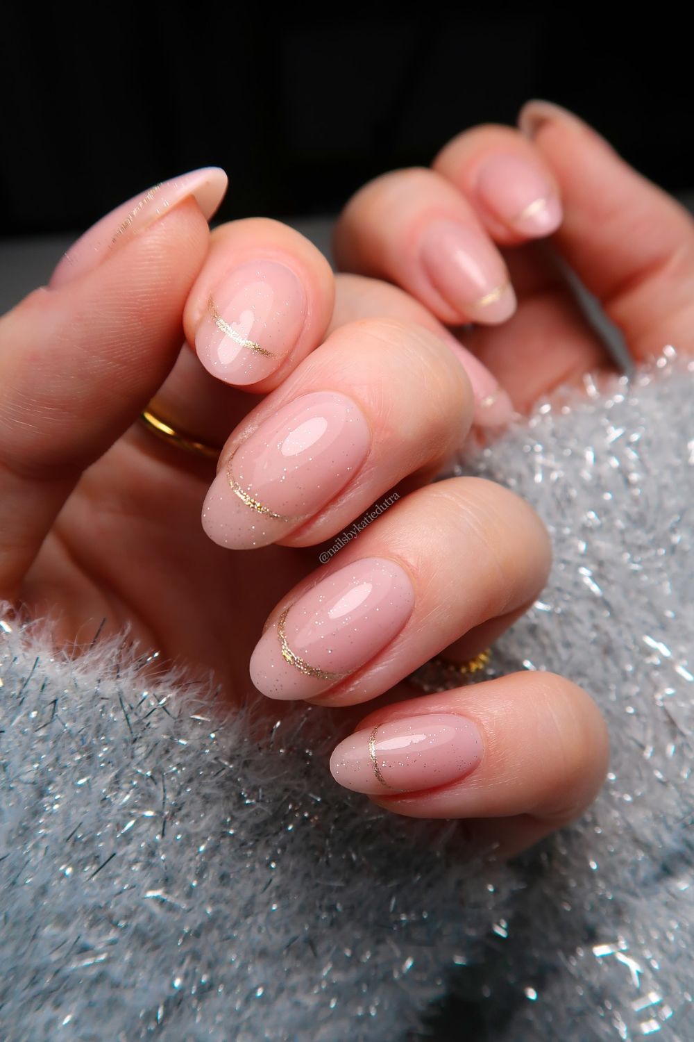 Subtle Gold Glitter Lines