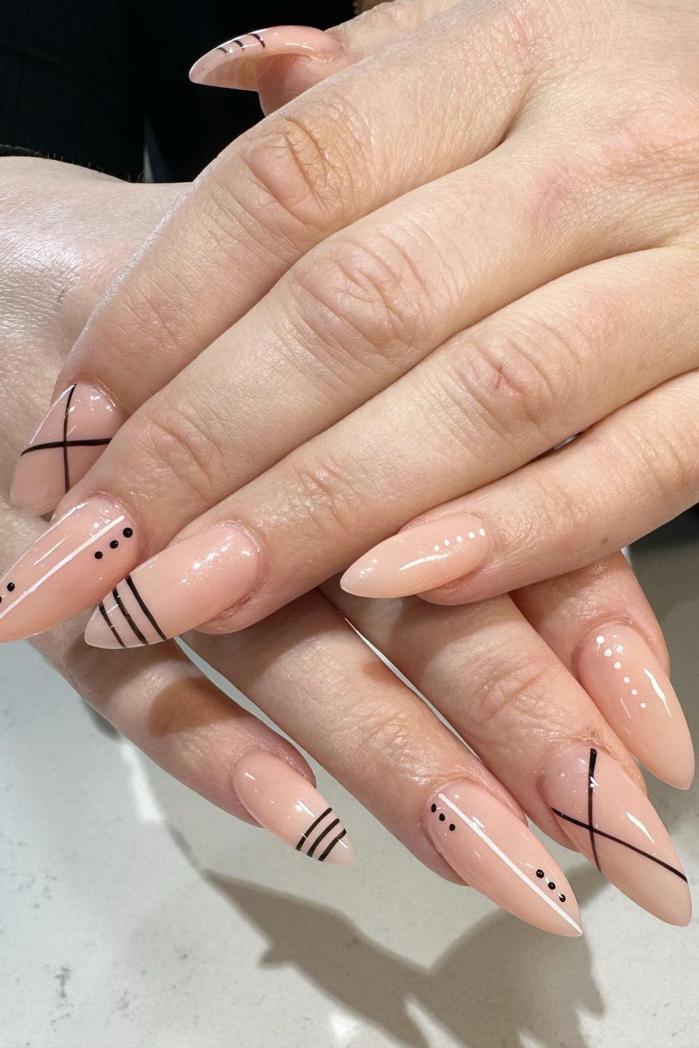 Geometric Black Lines