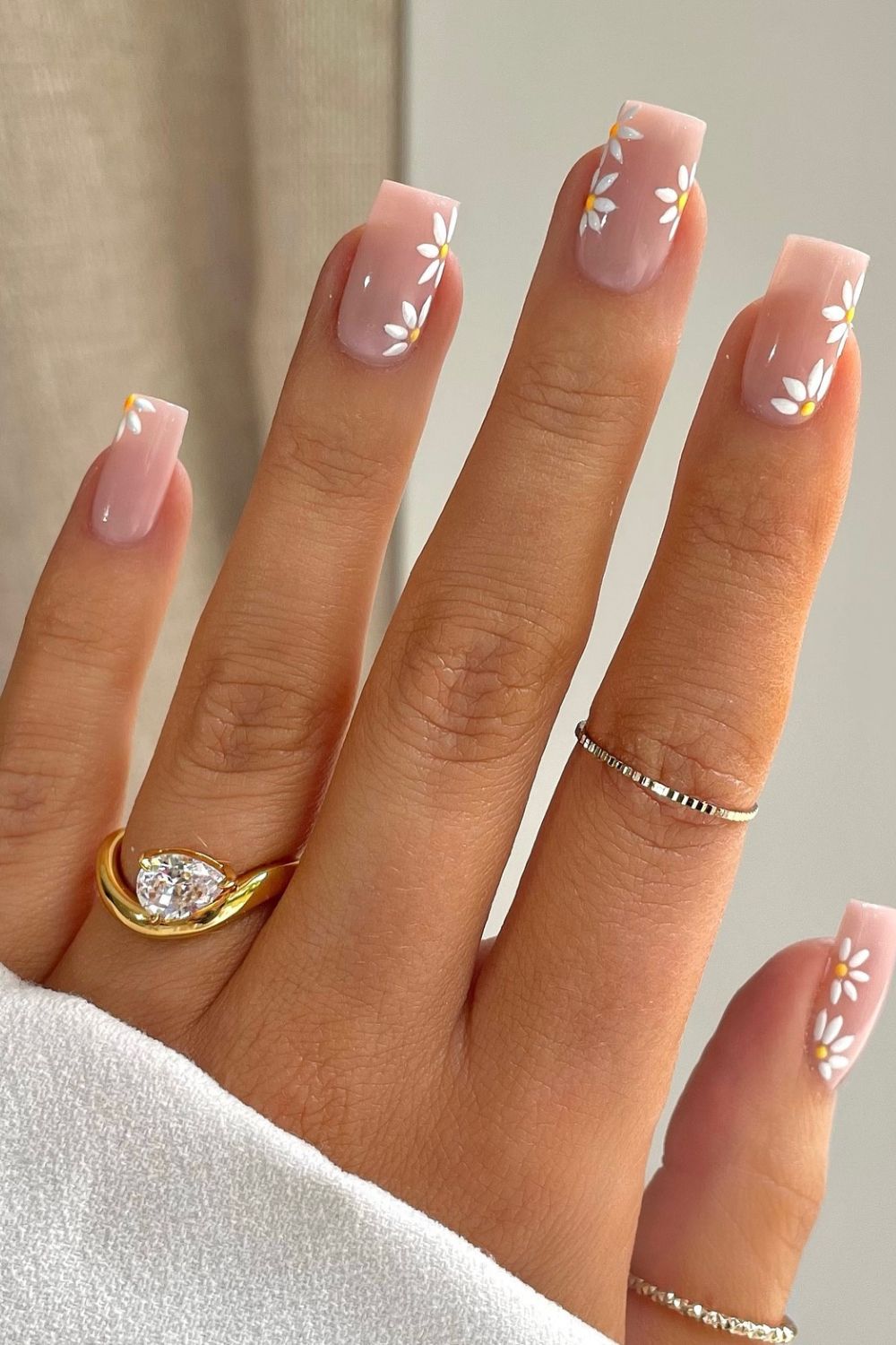 Square Nails Pastel Daisies