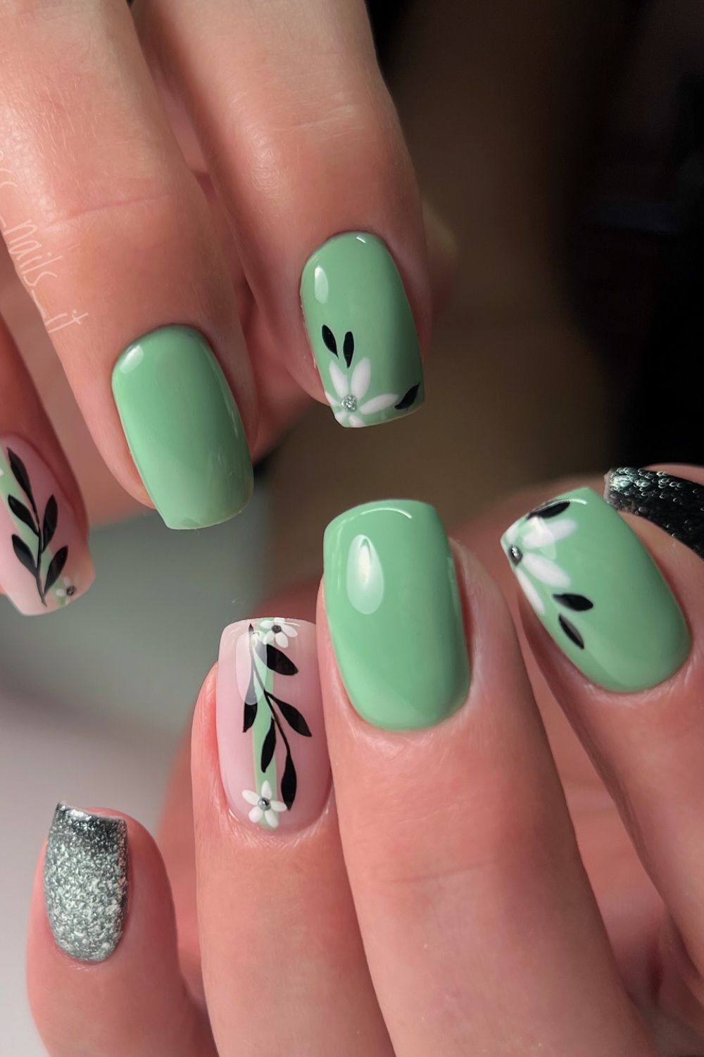 Leafy Accent Design