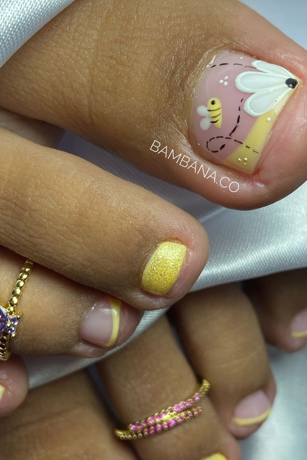 Bee And Daisy Pop