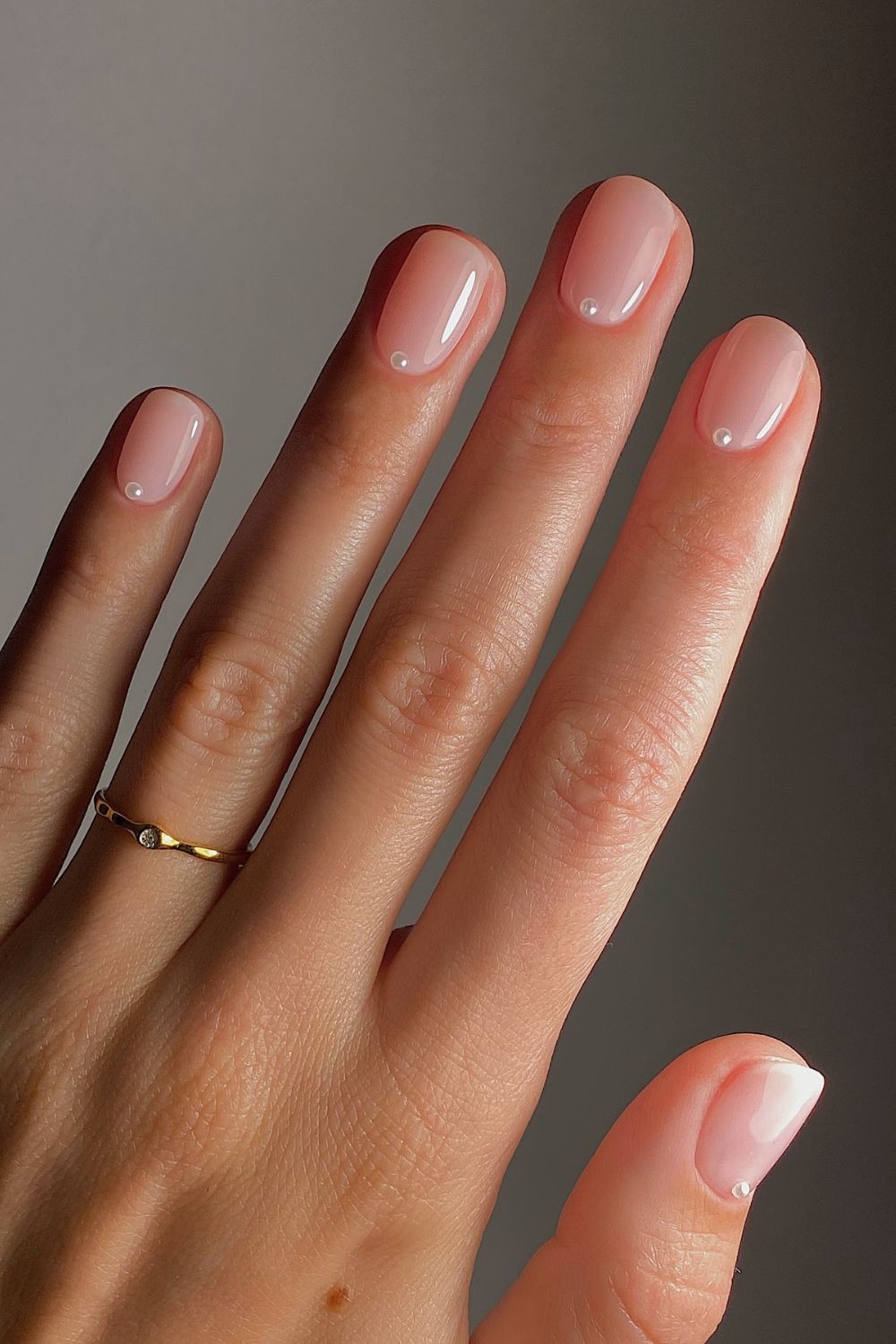 Minimal Pearl Accent