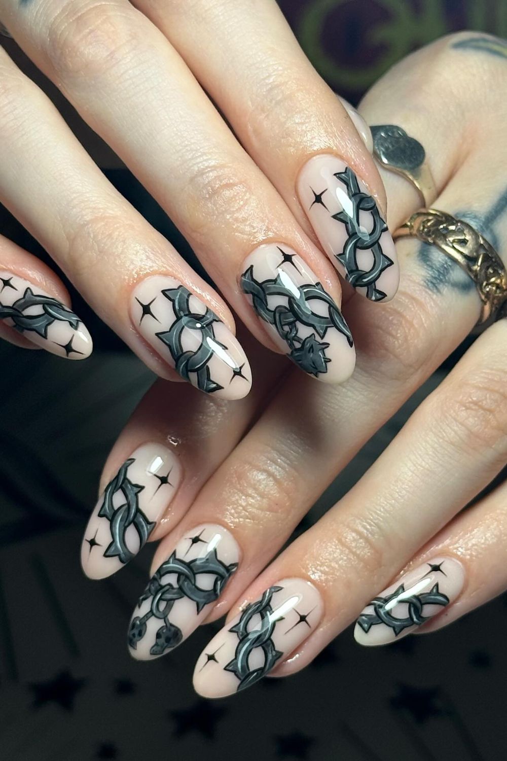 Gothic Black Nails: Dark & Edgy Beauty