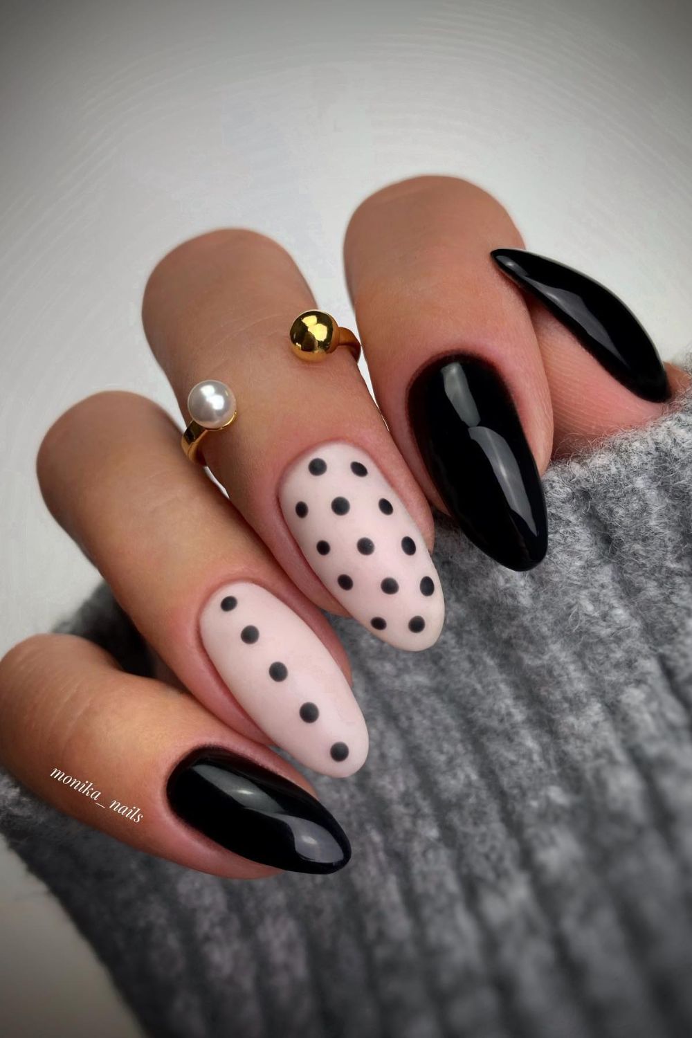 Matte Monochrome Dots