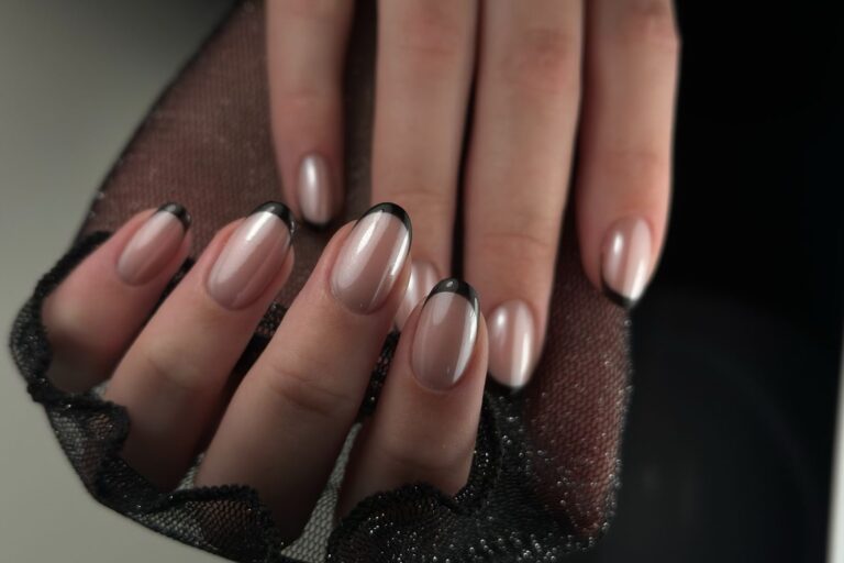 Black French Tip Nails_Featured Photo