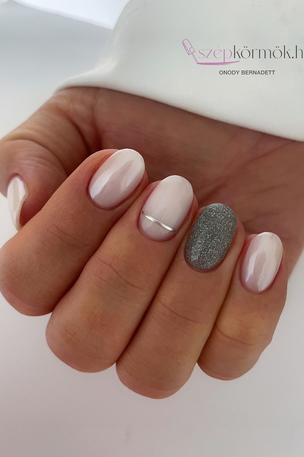 Sleek Minimal Contrast